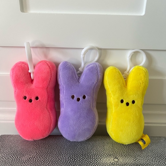 NWOT Peeps bundle. 3 6” plush and 3 4” backpack clip peeps. - Picture 3 of 3